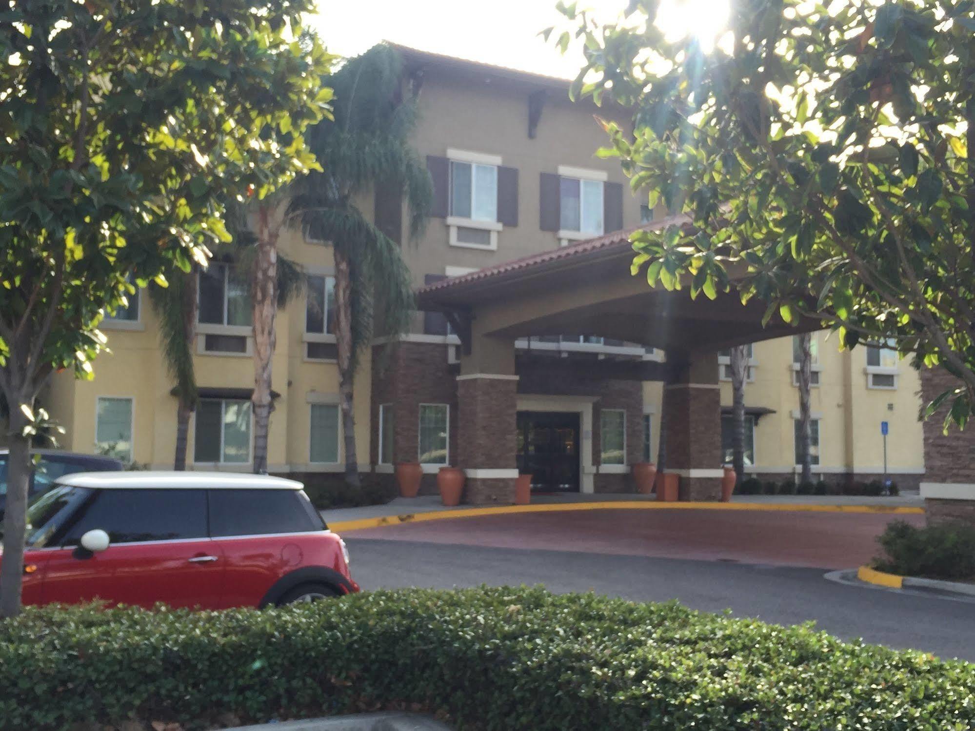 Comfort Inn & Suites Near Ontario Airport Exterior foto